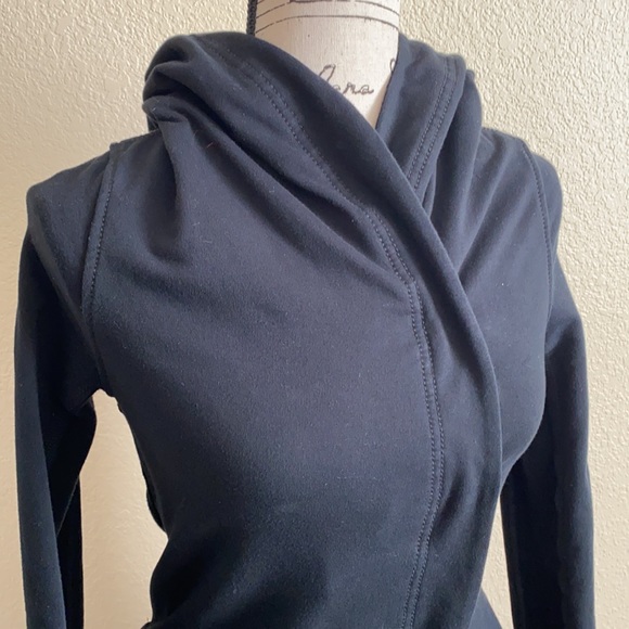 Lululemon jacket - Picture 11 of 14